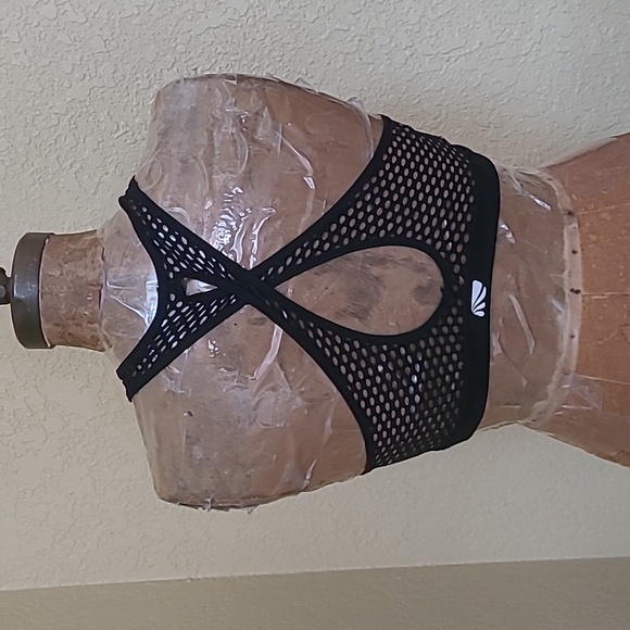 BUNDLE OF 2 MARIKA BLACK AND RED MESH OVERLAY SPORTS BRAS SIZE S - Picture 5 of 8